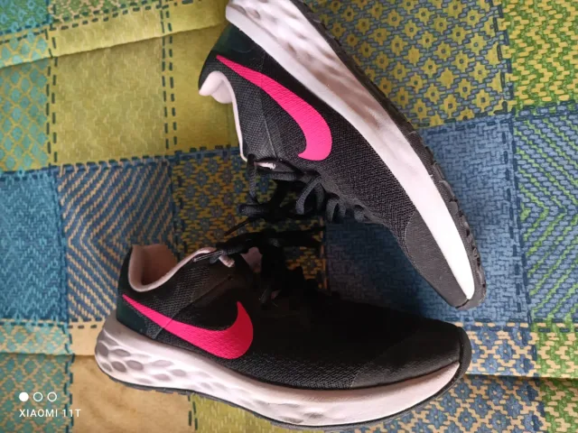 Deportivas Nike Negras y Rosas