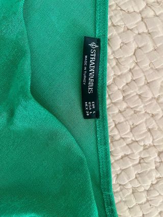 Top asimétrico Stradivarius verde