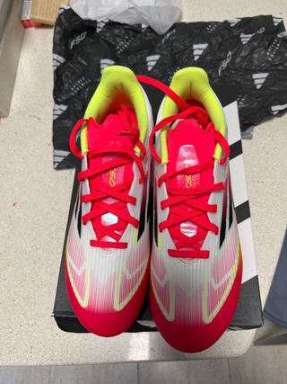 Botas de fútbol Adidas F50 Rojas y Blancas