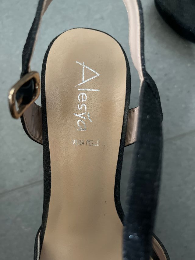 Tacones negros brillantes Alesya talla 37