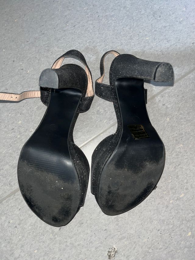 Tacones negros brillantes Alesya talla 37