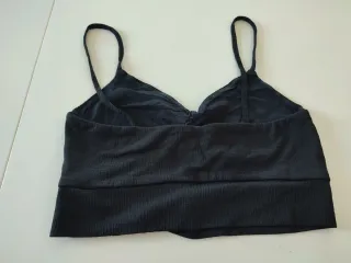 Top negro con escote fruncido