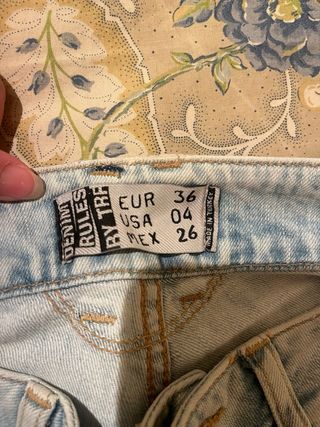 Pantalón vaquero pitillo desgastado claro