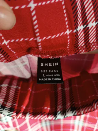 Falda a cuadros roja y marrón