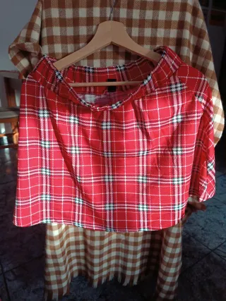 Falda a cuadros roja y marrón