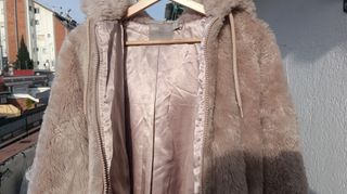 Chaqueta Bomber Faux Fur con capucha. ASOS. 38.