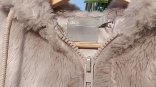 Chaqueta Bomber Faux Fur con capucha. ASOS. 38.