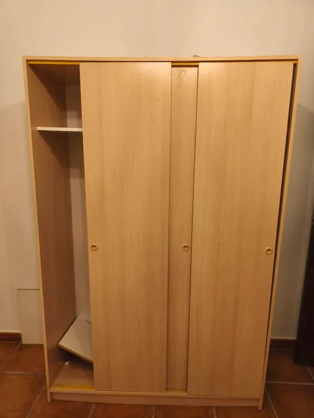 Armario corredero madera claro