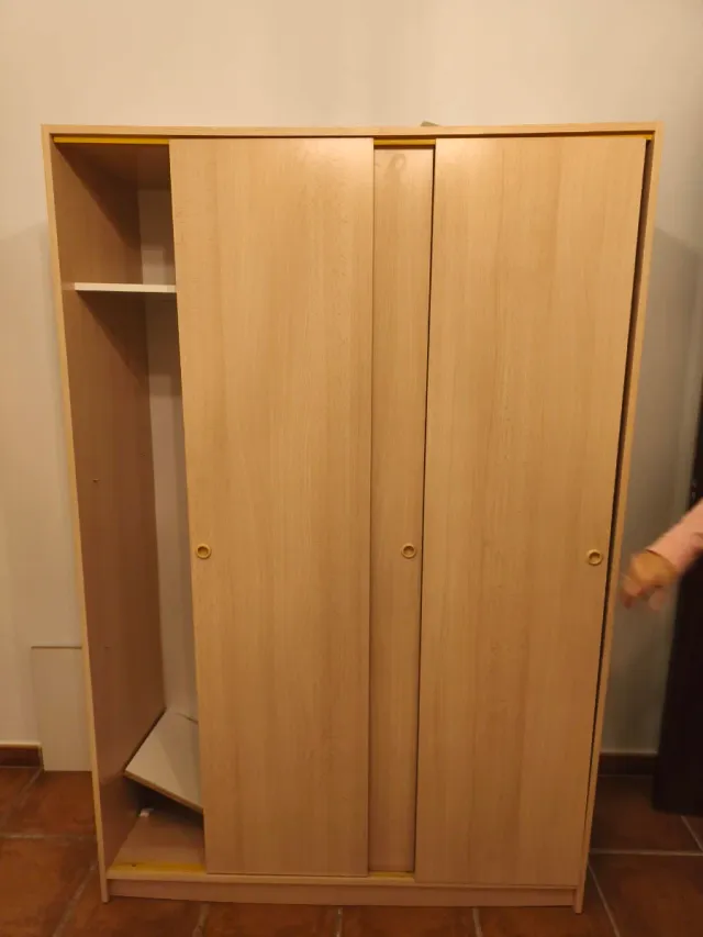 Armario corredero madera claro