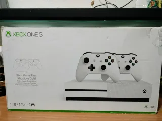 Xbox One S 1TB + 2 Mandos