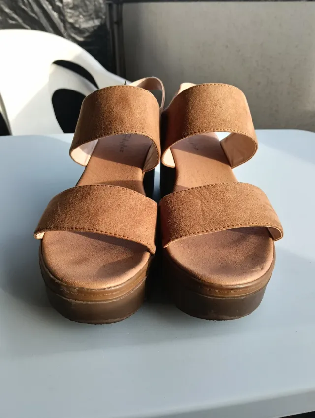 Sandalias de plataforma marrones