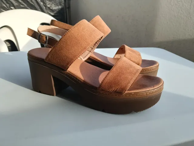 Sandalias de plataforma marrones