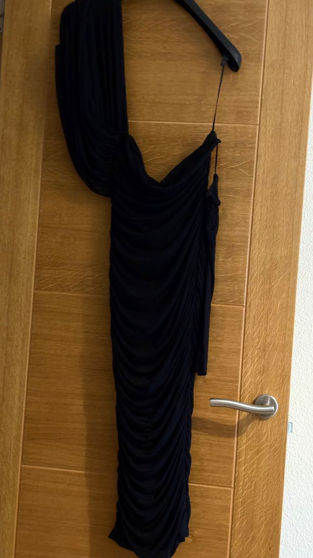 Vestido fiesta negro drapeado