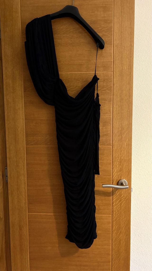 Vestido fiesta negro drapeado