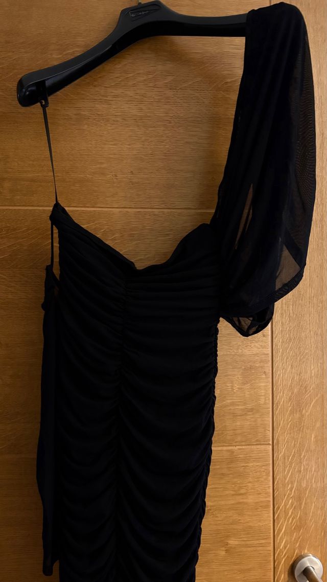 Vestido fiesta negro drapeado