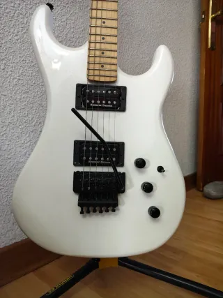 Guitarra Eléctrica Kramer Blanca