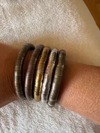 Lote 2 pulseras doradas y plateadas