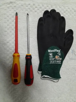 2 Cacciaviti SAM + Guanti T9x 10 euro