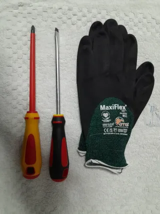 2 Cacciaviti SAM + Guanti T9x 10 euro