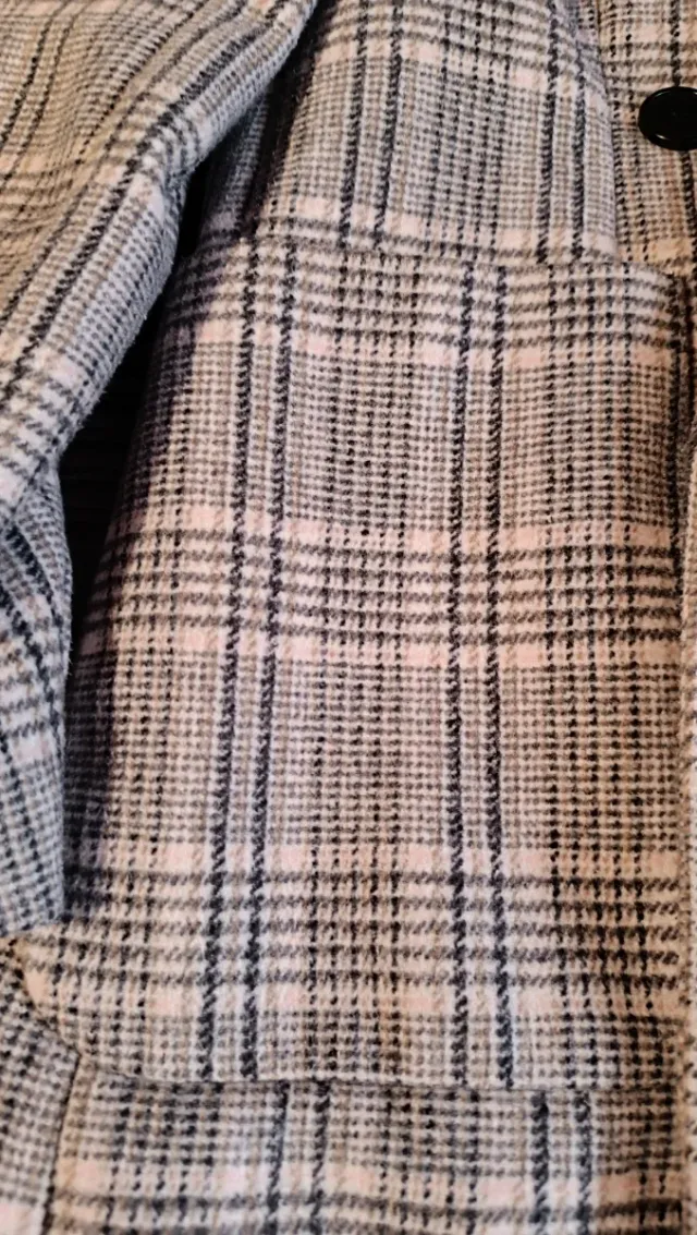 Abrigo cuadros Stradivarius largo