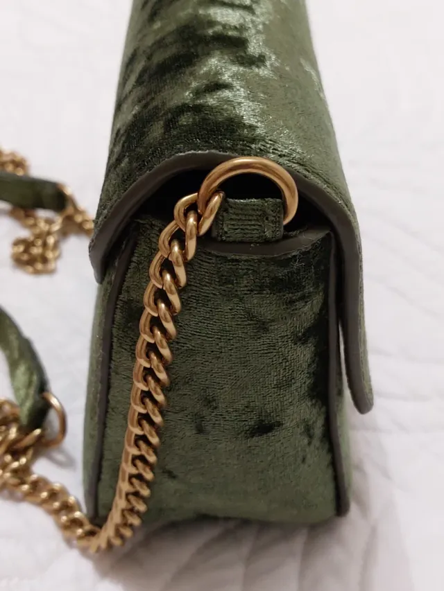 Bolso de fiesta verde Mango con cadena dorada