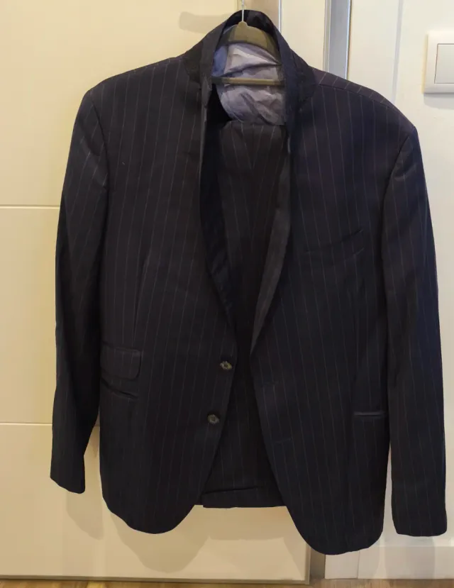 Traje de raya azul para hombre