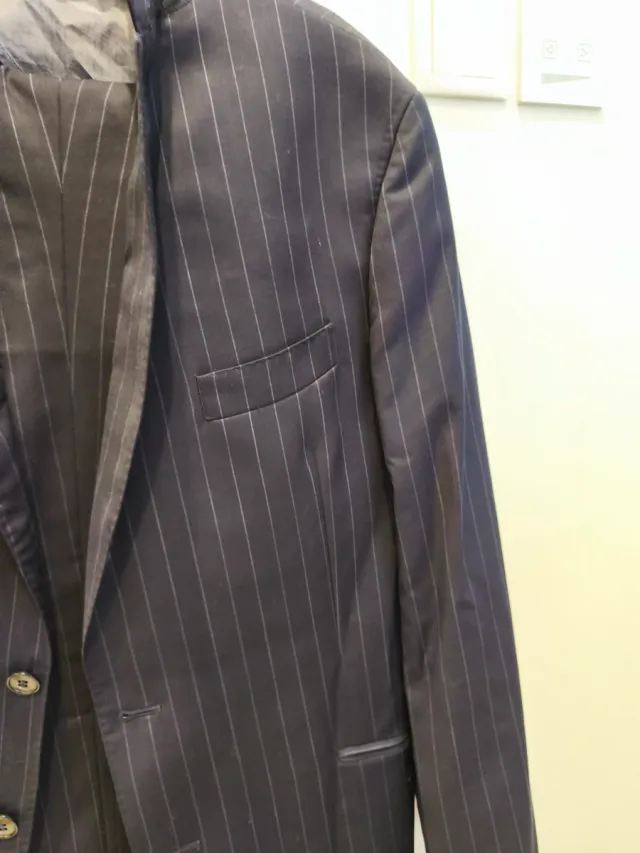 Traje de raya azul para hombre