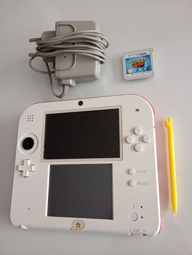 Nintendo 2DS + Cargador + Juego Yo-kai Watch