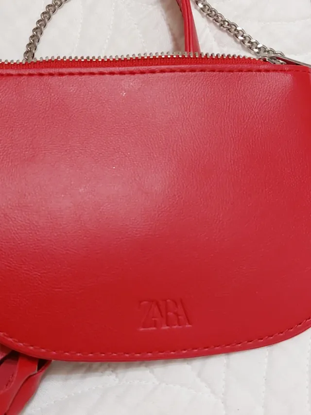 Bolso Zara rojo con tachuelas plateadas