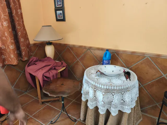 Mesa y 4 sillas de ratán