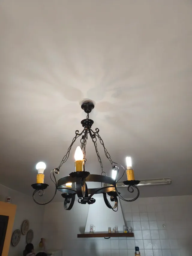 Mesa y 4 sillas de ratán