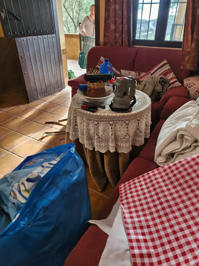 Mesa y 4 sillas de ratán