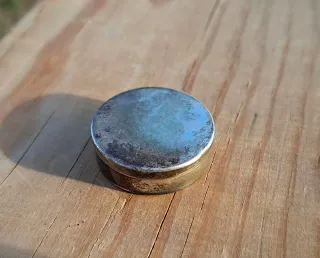 Antigua cajita de plata