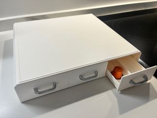 Cafetera Krups Nespresso + caja almacenamiento