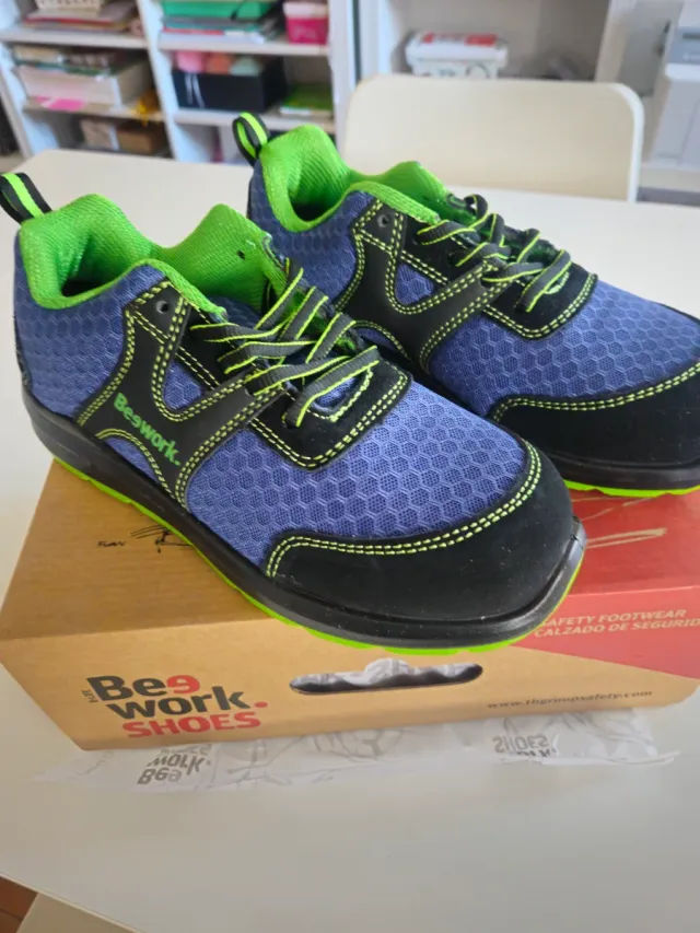 Zapatos de trabajo Beswork azules y verdes