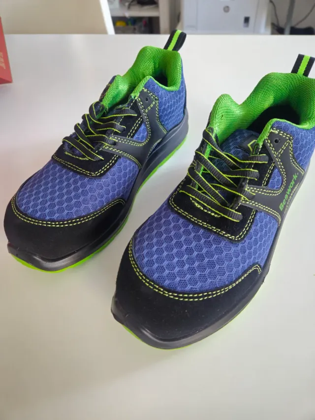 Zapatos de trabajo Beswork azules y verdes