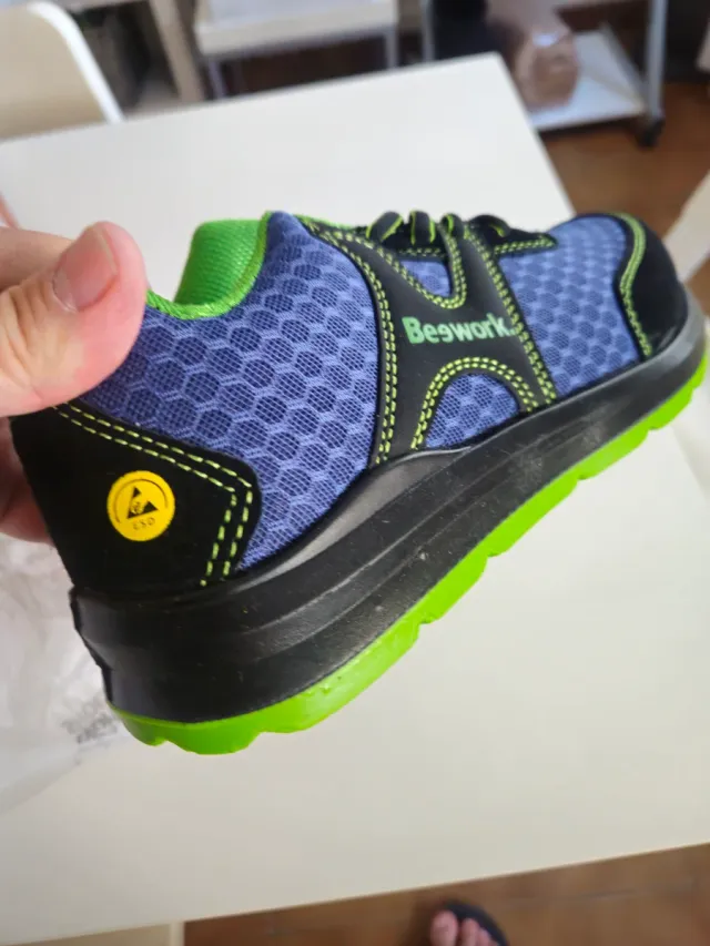 Zapatos de trabajo Beswork azules y verdes