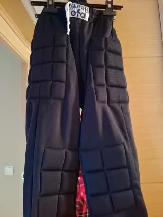 Pantalón portero acolchado Talla 8 sin estrenar