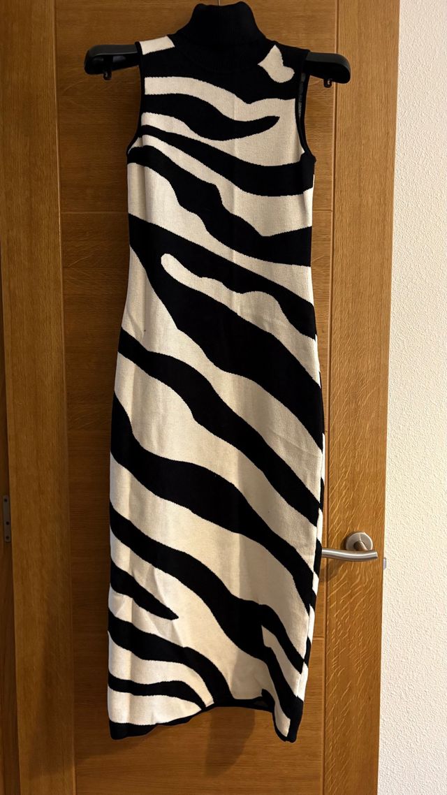 Vestido de punto con estampado cebra