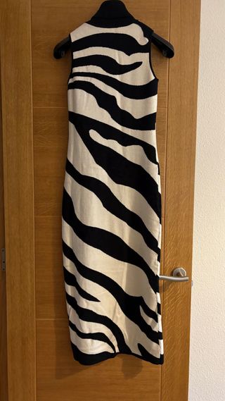 Vestido de punto con estampado cebra