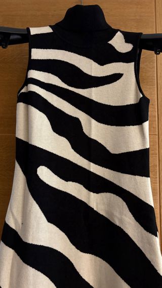 Vestido de punto con estampado cebra