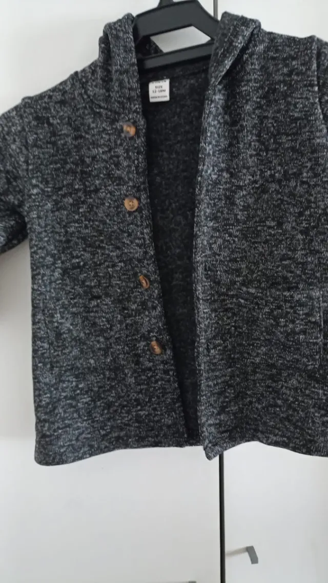 Chaqueta niña con capucha y botones