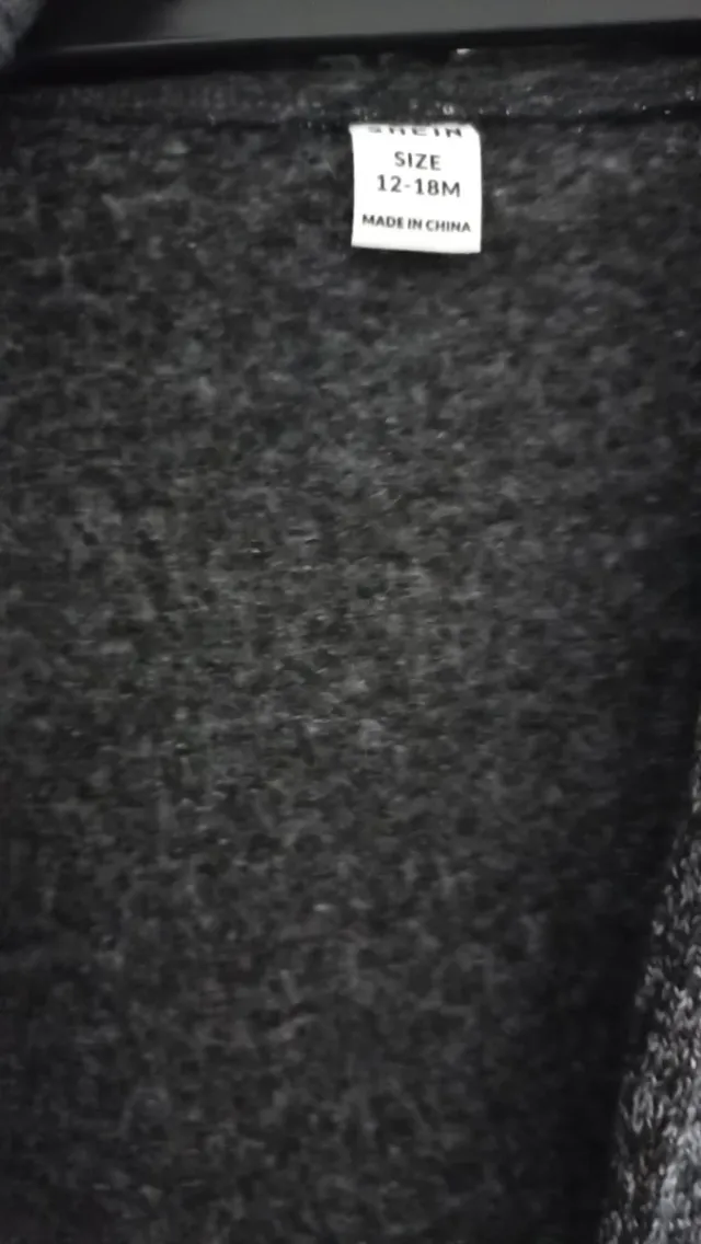 Chaqueta niña con capucha y botones