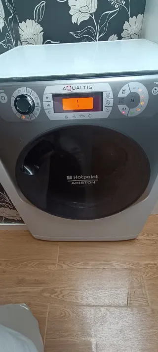 Lavadora-Secadora Hotpoint Ariston con fallo F1