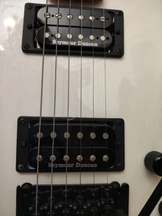 Guitarra Eléctrica Kramer Blanca