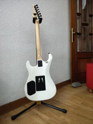 Guitarra Eléctrica Kramer Blanca