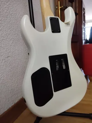 Guitarra Eléctrica Kramer Blanca