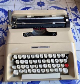 Macchina da scrivere Olivetti Lettera 35
