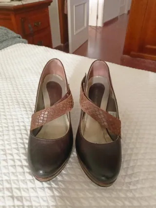 Zapatos de tacón marrones