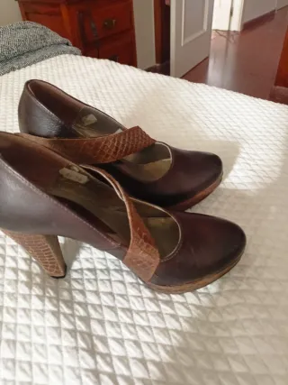 Zapatos de tacón marrones